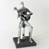 Musico Violão Sentado em Resina - Image 2